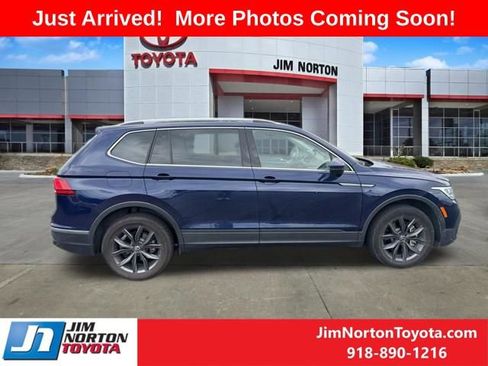 Used 2023 Volkswagen Tiguan SE w/ Panoramic Sunroof Package FWD image 9
