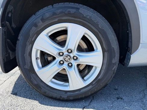 Used 2021 Toyota Highlander LE image 23