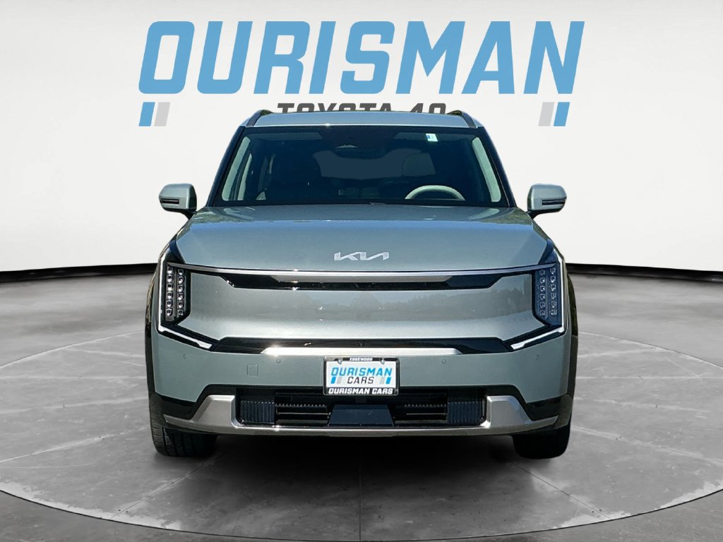Used 2024 Kia EV9 Land w/ Towing Package AWD/4WD image 2
