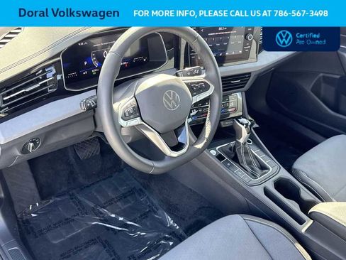 Used 2025 Volkswagen Jetta SE FWD image 13