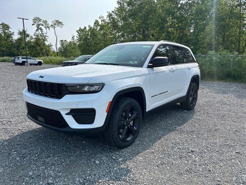 New 2025 Jeep Grand Cherokee Altitude image 1