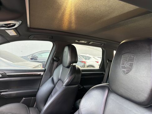 Used 2018 Porsche Cayenne Platinum Edition image 8