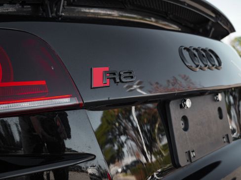 Used 2010 Audi R8 V10 image 9