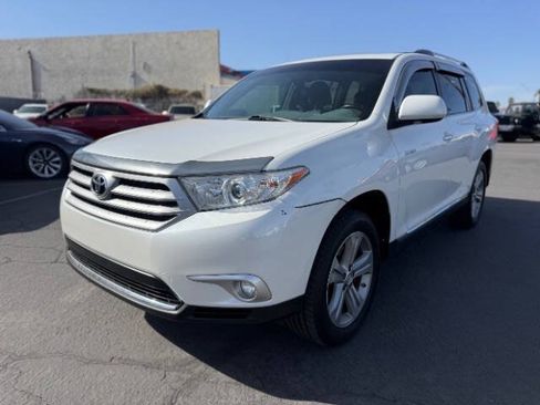 Used 2012 Toyota Highlander Limited w/ Tow Pkg FWD image 7