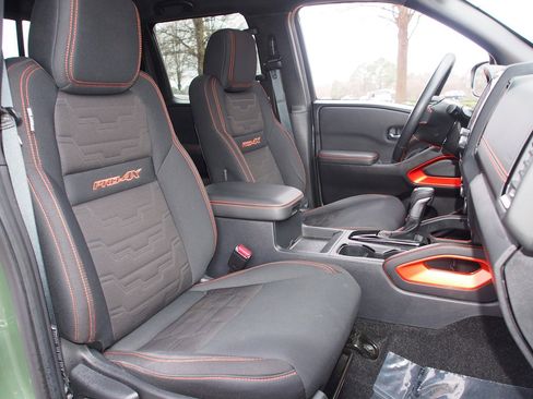 Used 2022 Nissan Frontier PRO-4X w/ Technology Package image 12