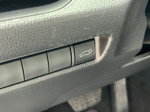 Used 2022 Toyota RAV4 XLE Premium image 27