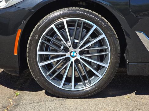 Used 2021 BMW 530e w/ Parking Assistance Package image 43