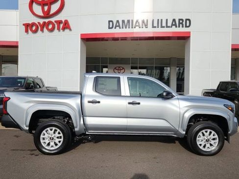 Used 2026 Toyota Tacoma SR image 3