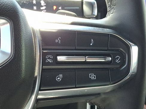 Used 2025 GMC Yukon Elevation image 25