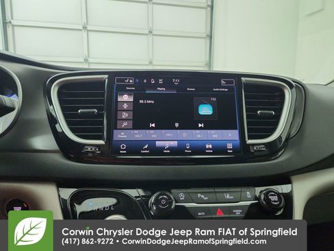 Certified 2024 Chrysler Pacifica Touring-L image 24