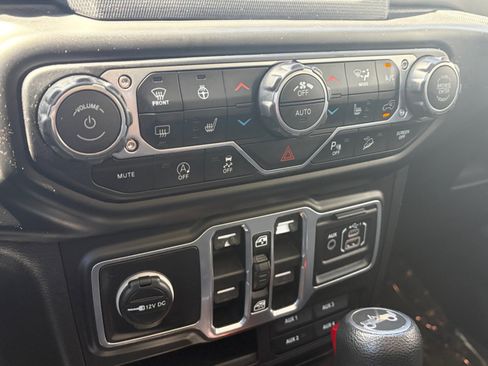 Used 2018 Jeep Wrangler Unlimited Sport S AWD/4WD image 22