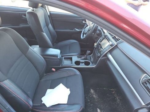 Used 2016 Toyota Camry SE image 9