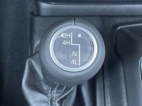 New 2025 Jeep Gladiator High Tide image 12