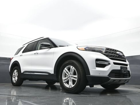 Used 2023 Ford Explorer XLT w/ Equipment Group 202A AWD/4WD image 35