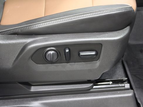 Used 2020 Chevrolet Silverado 1500 High Country w/ Technology Package AWD/4WD image 25