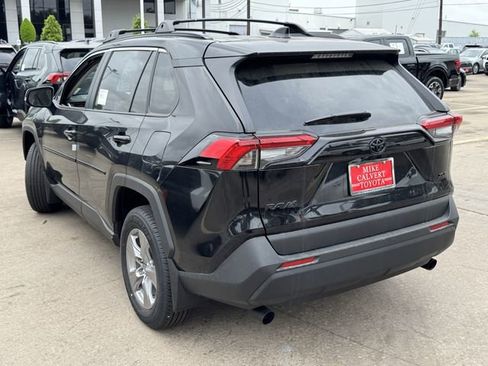 Used 2025 Toyota RAV4 XLE image 7