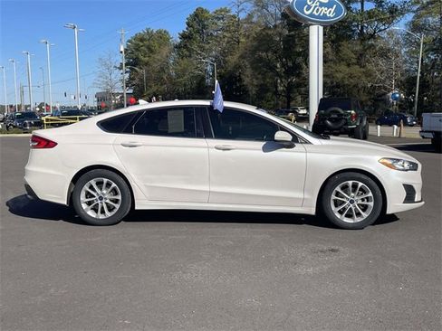 Certified 2020 Ford Fusion SE image 3
