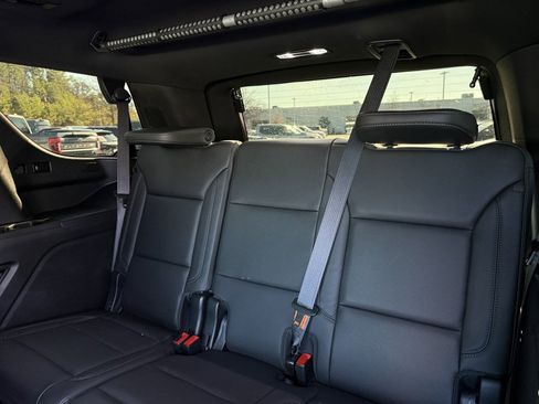 Used 2024 Chevrolet Tahoe Z71 w/ Luxury Package image 28