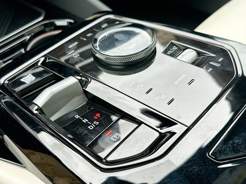 New 2026 BMW 530i w/ Convenience Package RWD image 14