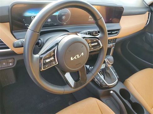 Certified 2025 Kia Seltos EX w/ EX Sunroof Package image 18