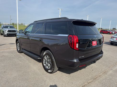 Used 2025 Ford Expedition Active AWD/4WD image 3