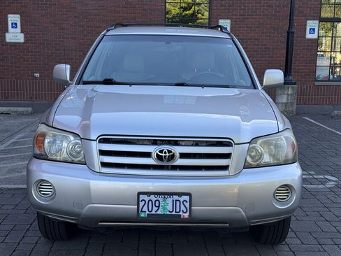 Used 2005 Toyota Highlander 4WD V6 w/ 3rd Row image 7