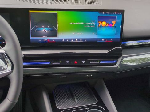 Used 2025 BMW 530i xDrive w/ Premium Package image 30