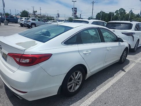Used 2015 Hyundai Sonata SE w/ Option Group 09 FWD image 16