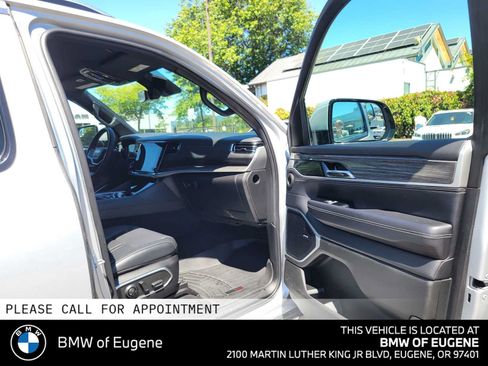 Used 2022 Jeep Wagoneer Series III AWD/4WD image 10