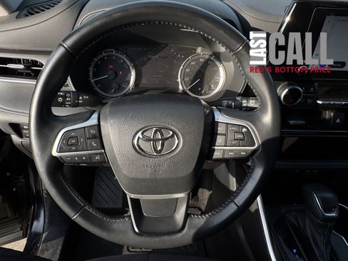 Used 2023 Toyota Highlander LE image 20