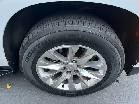 Used 2023 Chevrolet Suburban Premier image 13