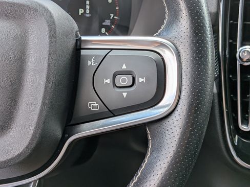 Used 2021 Volvo XC40 T4 R-Design w/ Protection Package Premier FWD image 25