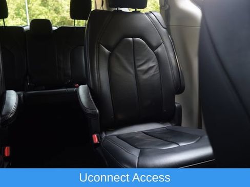 Used 2017 Chrysler Pacifica Touring-L FWD image 17