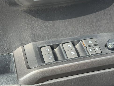 Used 2022 Toyota Tacoma TRD Off-Road AWD/4WD image 16