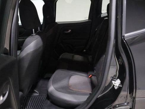 Used 2023 Jeep Renegade Latitude image 18