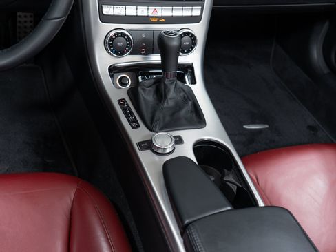Used 2012 Mercedes-Benz SLK 350 image 21