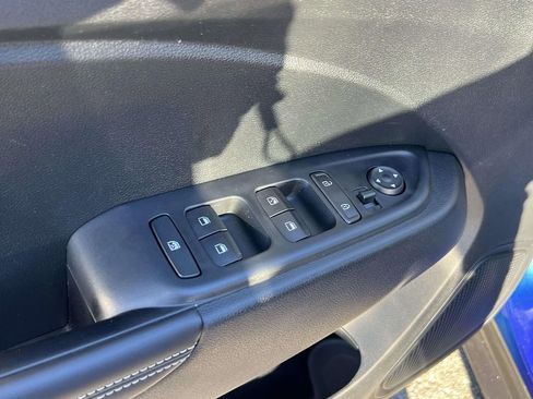 Used 2024 Hyundai Venue Limited image 21