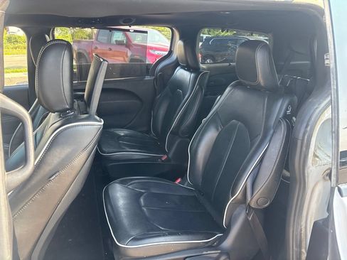 Used 2021 Chrysler Pacifica Limited w/ Uconnect Theater Family Group FWD image 20