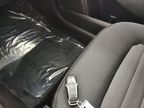 Used 2017 Ford Edge SE image 17