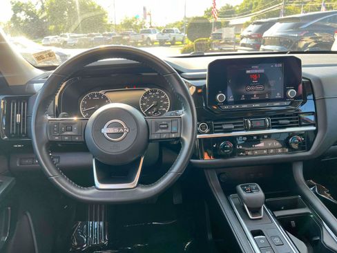 Used 2023 Nissan Pathfinder SV AWD/4WD image 26