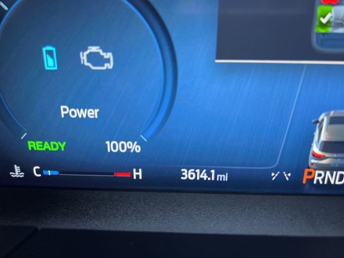 Used 2025 Ford Escape Platinum w/ Class II Trailer Tow Package image 3