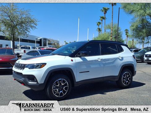 Used 2025 Jeep Compass Trailhawk w/ Trailhawk Convenience Group AWD/4WD image 1