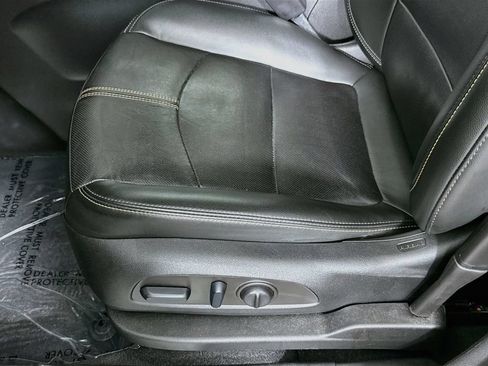 Used 2022 Chevrolet Equinox Premier FWD image 18