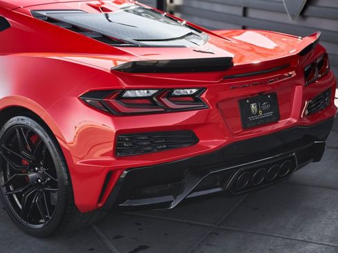 Used 2023 Chevrolet Corvette Z06 w/ Stealth Interior Trim Package RWD image 11