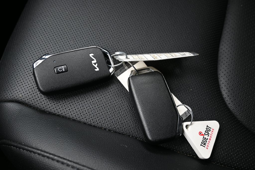 Used 2023 Kia Sportage EX AWD/4WD image 28