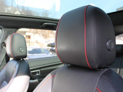 Used 2018 Land Rover Discovery Sport HSE image 32