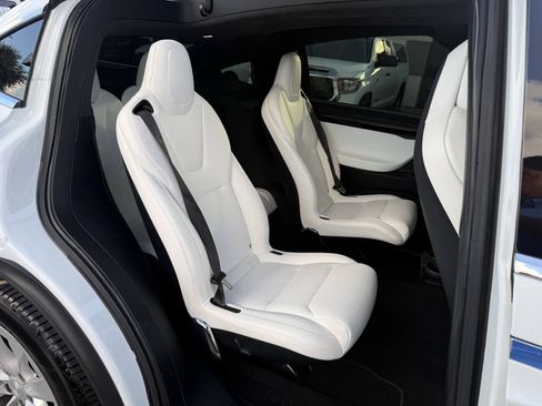 Used 2019 Tesla Model X 75D AWD/4WD image 16