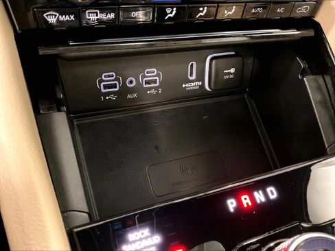 Used 2023 Jeep Grand Cherokee 4WD 4xe w/ Luxury Tech Group II image 27