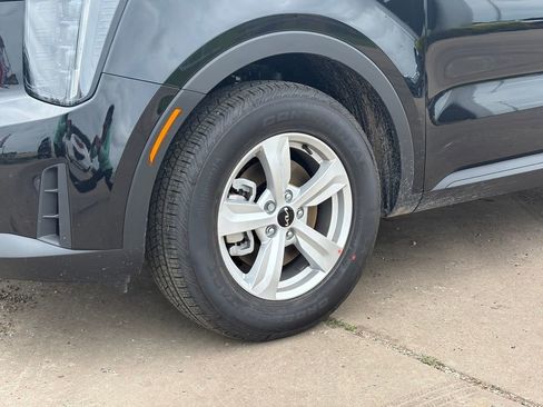 New 2026 Kia Sorento LX FWD image 9