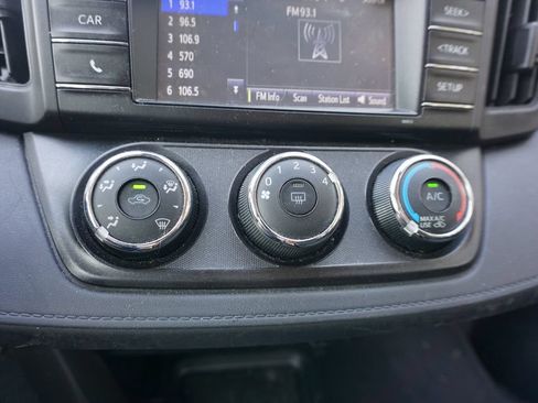 Used 2017 Toyota RAV4 LE FWD image 11